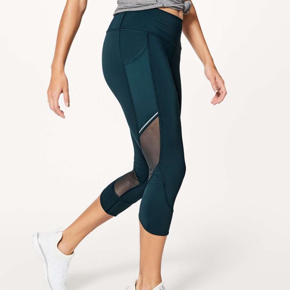 Lululemon Home Stretch Crop 19" in Submarine, size 4